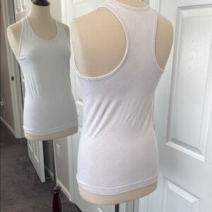 Small Athleta Speedlight Snake Scoop Neck Tank Top in Delicate Pink